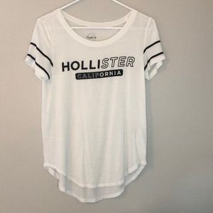 Black and white hollister graphic tee